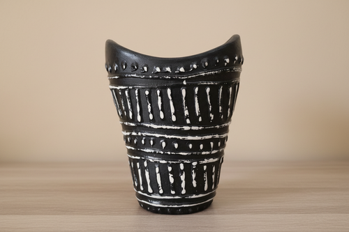 Jarrón étnico negro terracotta vacío